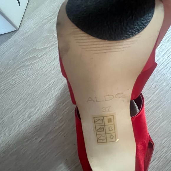Red Aldo heels! - Picture 4 of 4